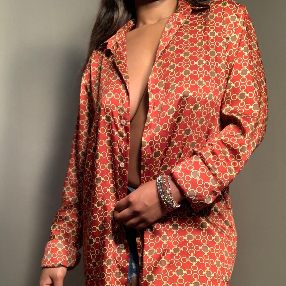 Gender neutral abstract button down